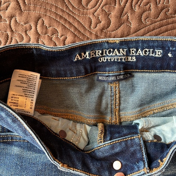 American eagle jean mini skirt size 2. Adult - Picture 3 of 3